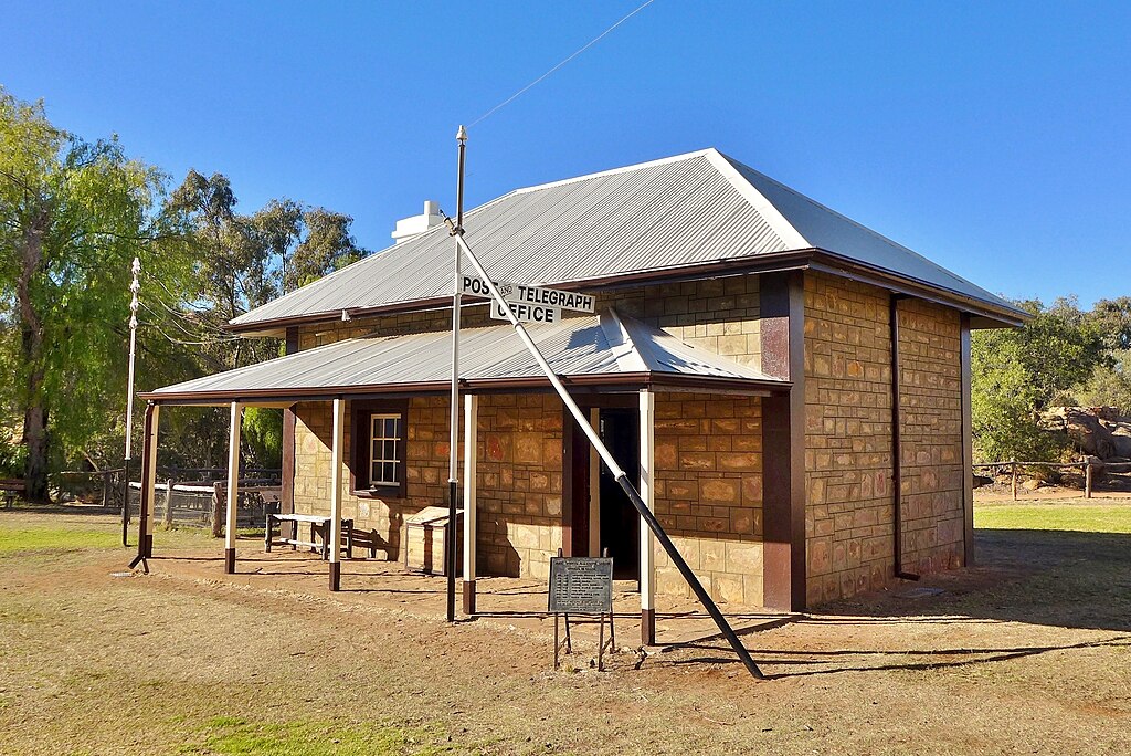 1024px-Alice_Springs_Telegraph_Station,_2015_(01) Alice Springs Telegraph Station