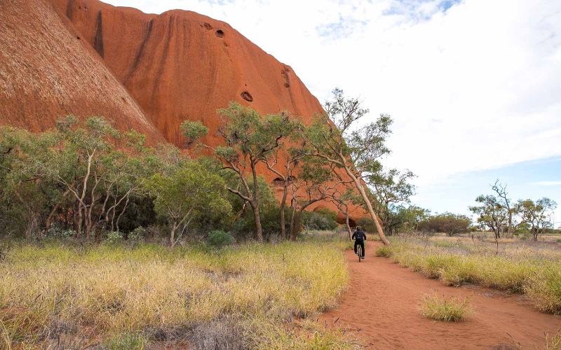 Uluru Bike Ride ©Susan Gan Photography 800x500